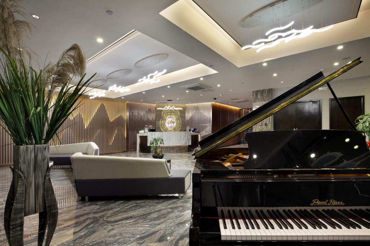 Wing Hotel Guilin - Central Square ภายนอก รูปภาพ